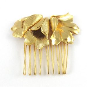 Hair comb with leaves