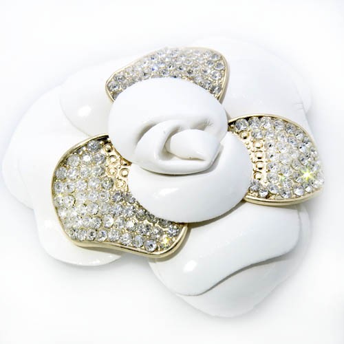 אפליקציה/ קישוט בצורת פרח לבן דמוי עור