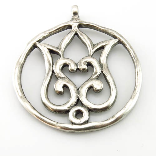 תליון עגול בעיטור רימון ולב 50x50 מ"מ