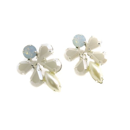 עגילים מעוטרים בגווני לבן 33.15x25.20 מ"מ