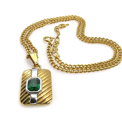 תליון מעוטר באבן ירוקה 25x17.30 מ"מ + שרשרת 43 ס"מ