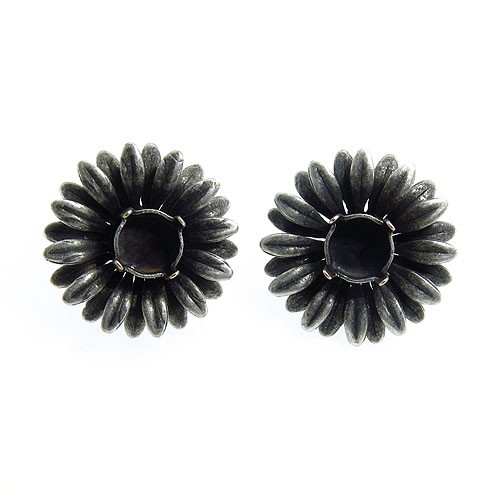 עגילים צמודי תנוך בצורת פרח 23.25x23.25 מ"מ